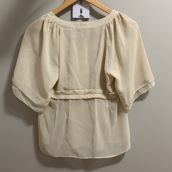 Fancy flowy top beige - Picture 2 of 5
